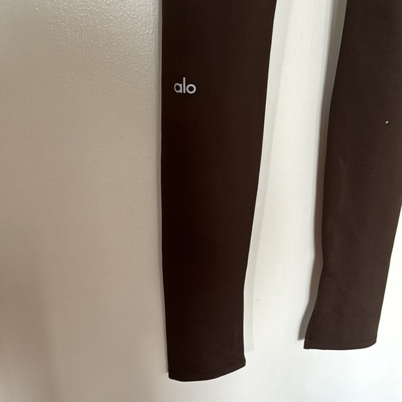 Alo Airlift Legging with Split hem - Picture 5 of 5